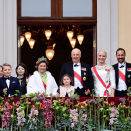 The Royal family came out on the Palace balcony with their guests at 18:30. Photo: Jon Olav Nesvold / NTB scanpix